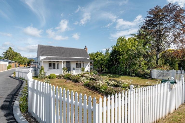 Photo of property in 2 Trinity Lane, Greytown, 5712