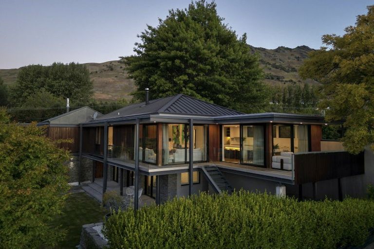 Photo of property in 27 Arrowtn-lke Hayes Road, Lake Hayes, Queenstown, 9371
