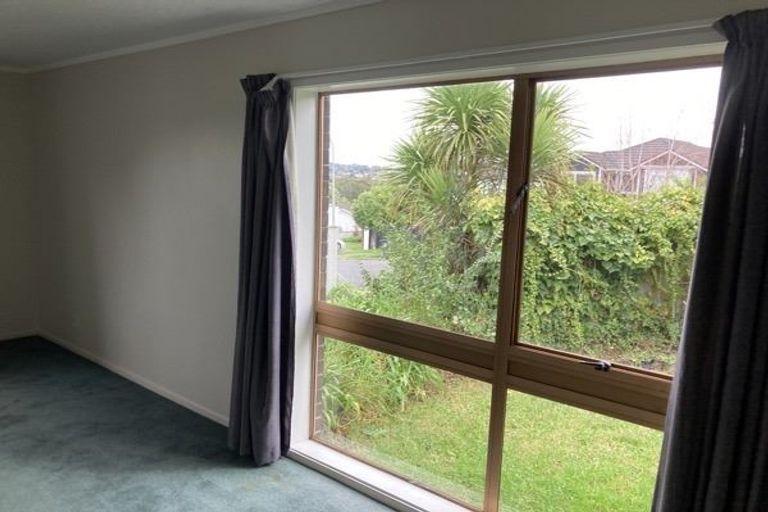 Photo of property in 7 Mirage Place, Beach Haven, Auckland, 0626