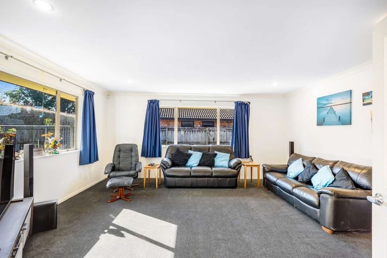 Photo of property in 5 Ernest Shackleton Place, Waiuku, 2123