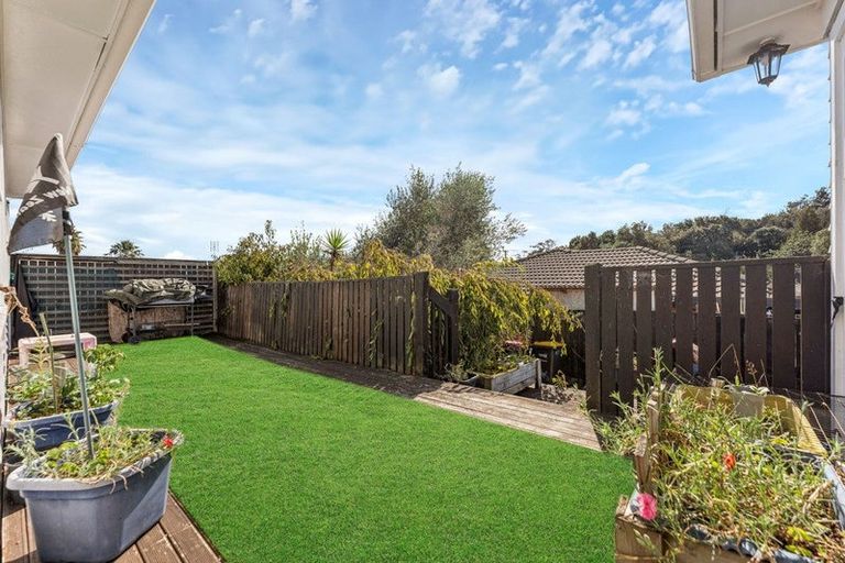 Photo of property in 22 Rosehill Drive, Rosehill, Papakura, 2113