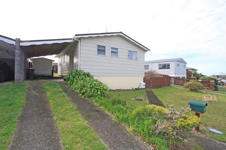 Photo of property in 18 Culzean Grove, Bell Block, New Plymouth, 4312