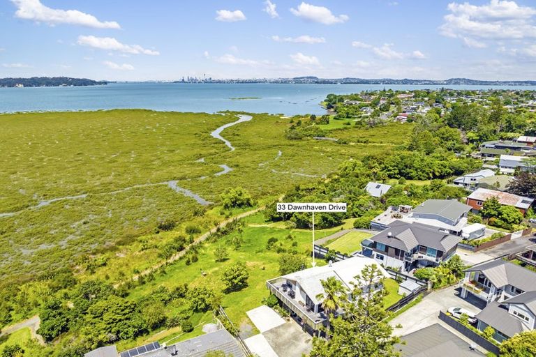 Photo of property in 33 Dawnhaven Drive, Te Atatu Peninsula, Auckland, 0610