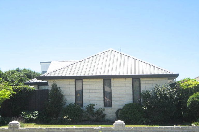 Photo of property in 10 Ben Nevis Drive, Broomfield, Christchurch, 8042