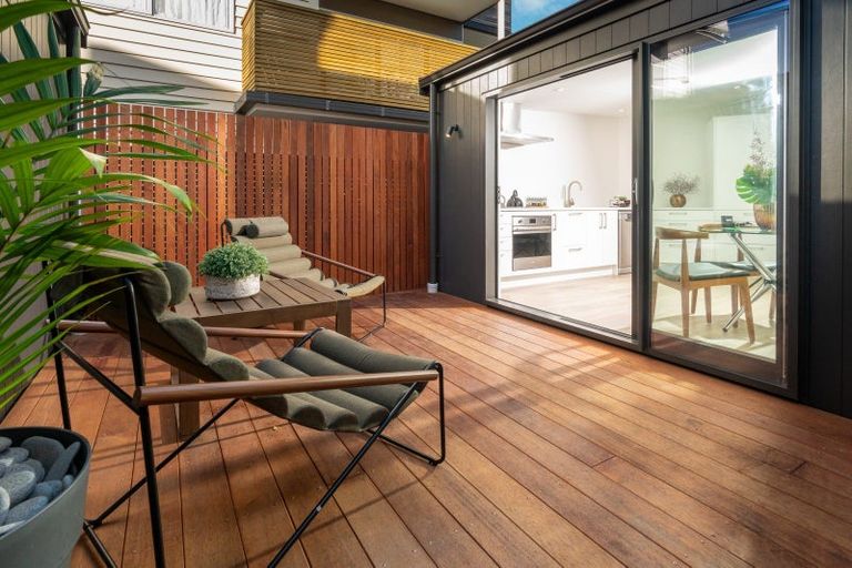 Photo of property in 121d The Parade, Island Bay, Wellington, 6023