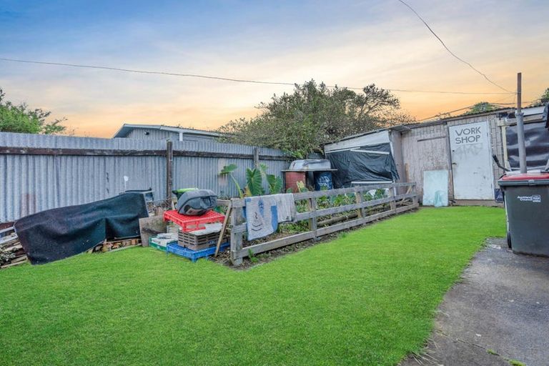 Photo of property in 16 Garus Avenue, Mangere East, Auckland, 2024