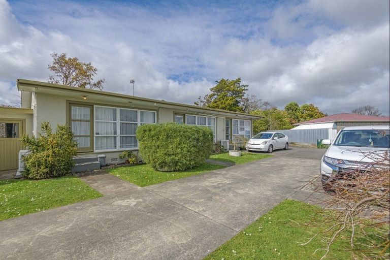 Photo of property in 8 Lowestoft Place, West End, Palmerston North, 4412