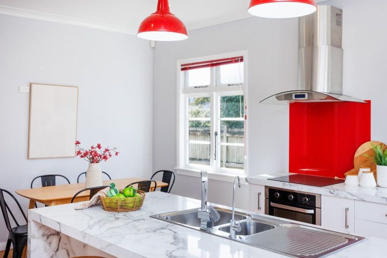 Photo of property in 18 East Street, Terrace End, Palmerston North, 4410