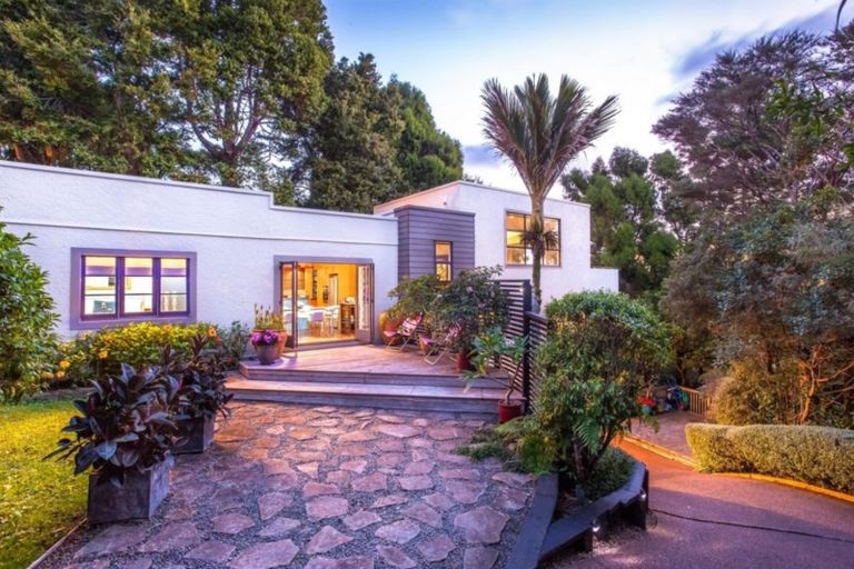 Photo of property in 567 South Titirangi Road, Titirangi, Auckland, 0604