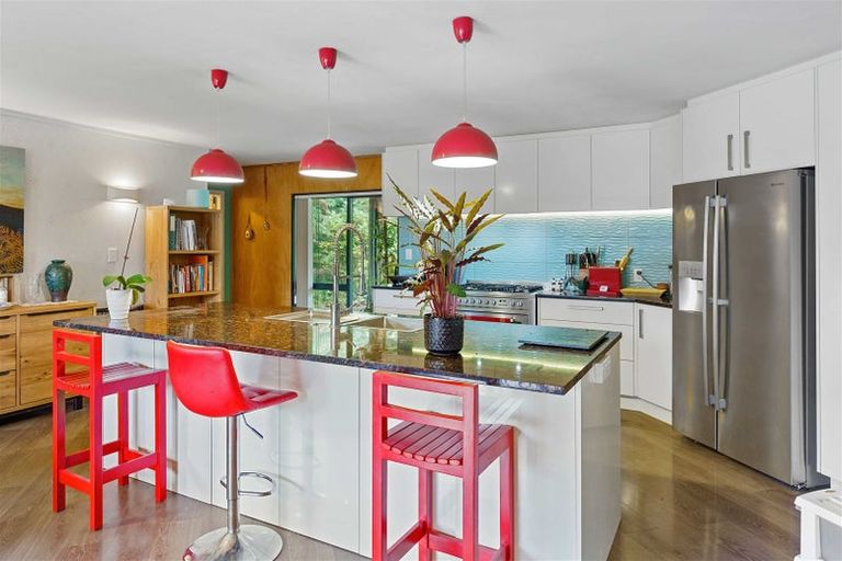 Photo of property in 43 Pehi Kupa Street, Waikanae, 5036