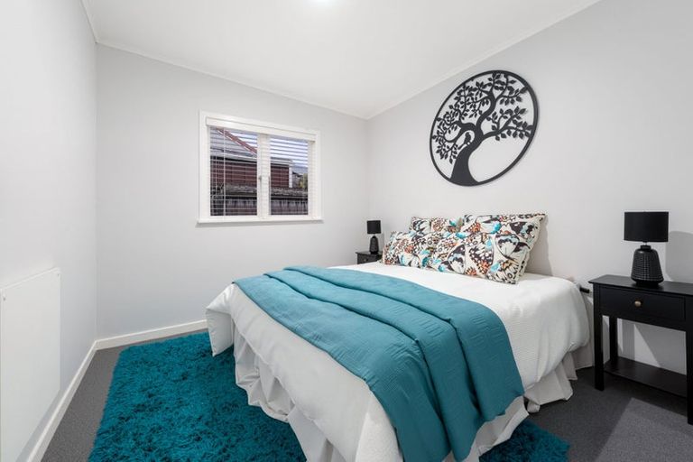 Photo of property in 52 Woodside Road, Massey, Auckland, 0614