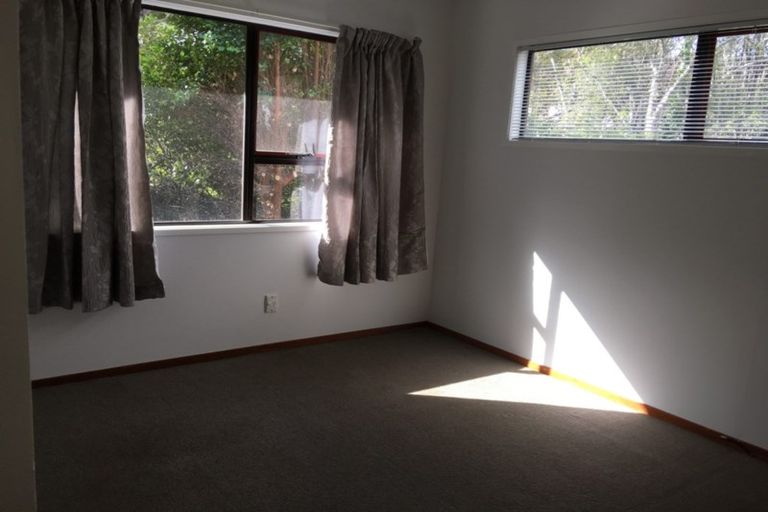 Photo of property in 38 Beaudine Avenue, Glenfield, Auckland, 0629