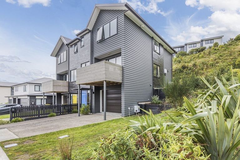 Photo of property in 15 Holystone Road, Whitby, Porirua, 5024