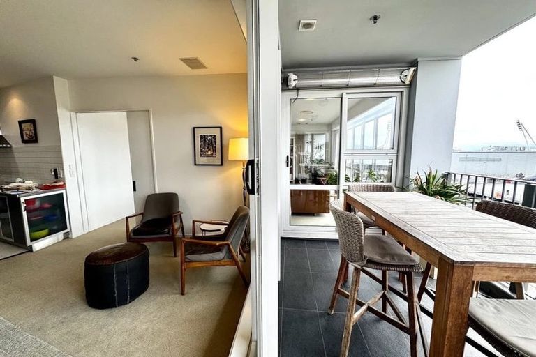 Photo of property in Stadium Garden Flats, 507/107 Thorndon Quay, Pipitea, Wellington, 6011