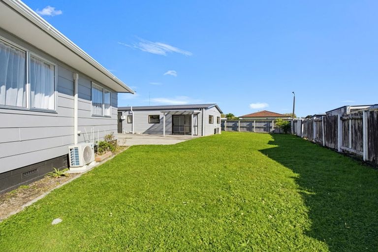 Photo of property in 26 Cumberland Place, Kelvin Grove, Palmerston North, 4414