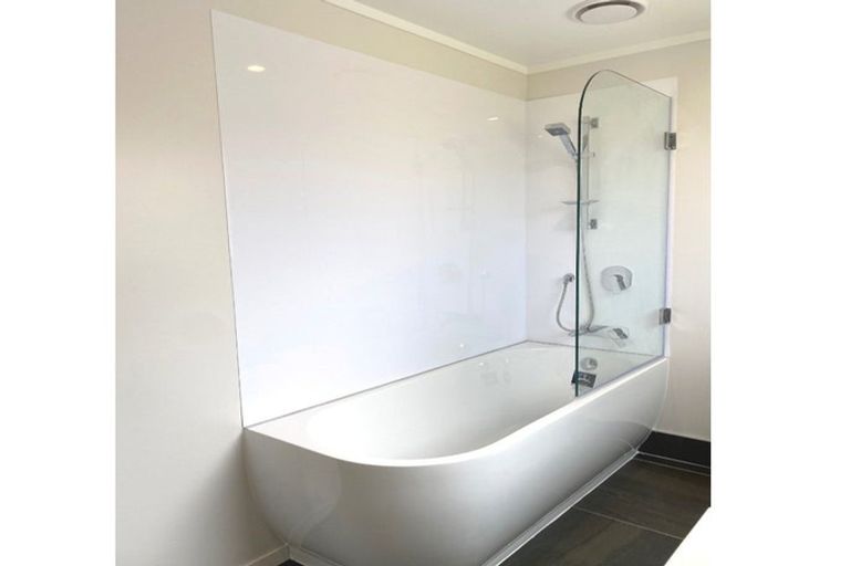 Photo of property in 10 Rosier Road, Glen Eden, Auckland, 0602