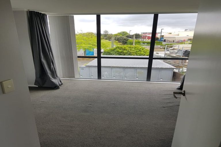 Photo of property in 1a/8 Crown Lynn Place, New Lynn, Auckland, 0600