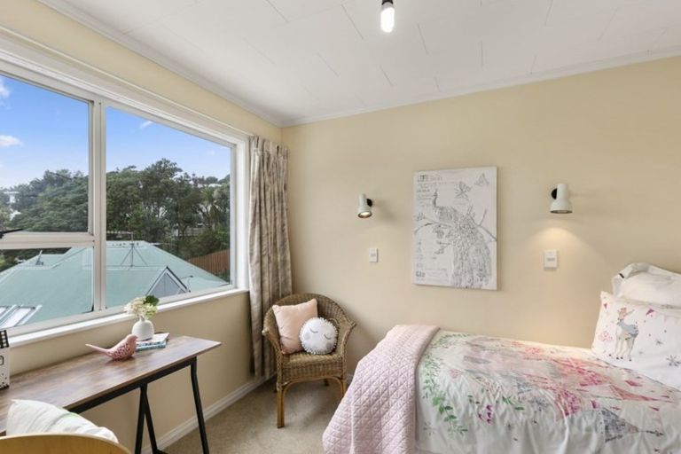 Photo of property in 21 Southern Cross Crescent, Island Bay, Wellington, 6023