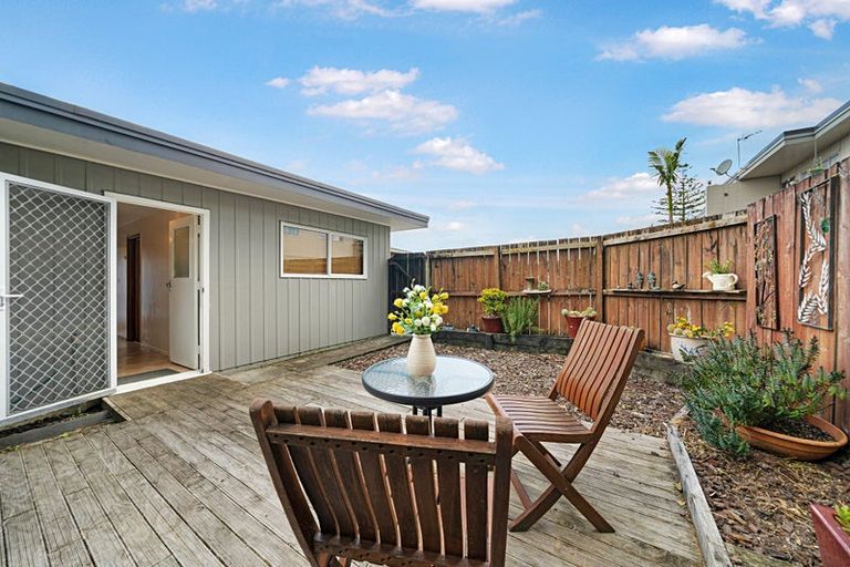 Photo of property in 1a/3 Divich Avenue, Te Atatu South, Auckland, 0610