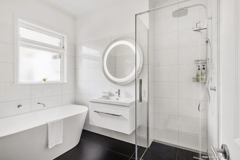 Photo of property in 8 Bristow Place, Karori, Wellington, 6012