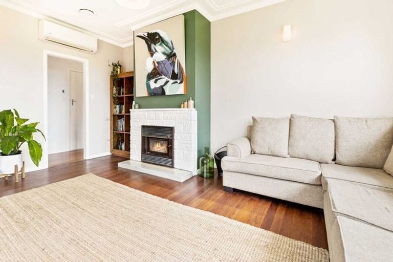 Photo of property in 10 Murray Road, Te Atatu Peninsula, Auckland, 0610