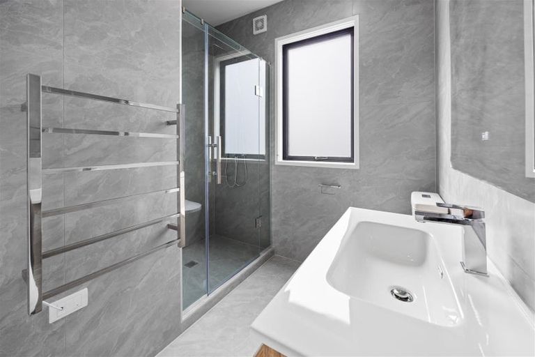 Photo of property in 12 Kautawa Lane, Massey, Auckland, 0614