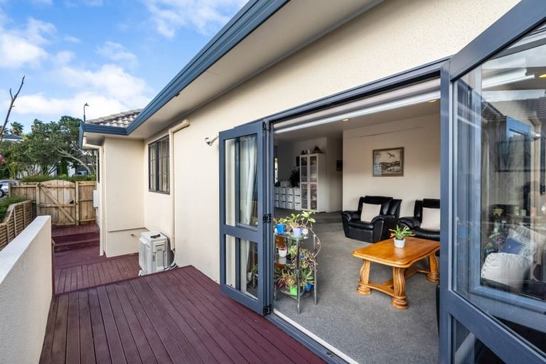 Photo of property in 12 Tyrico Close, Unsworth Heights, Auckland, 0632
