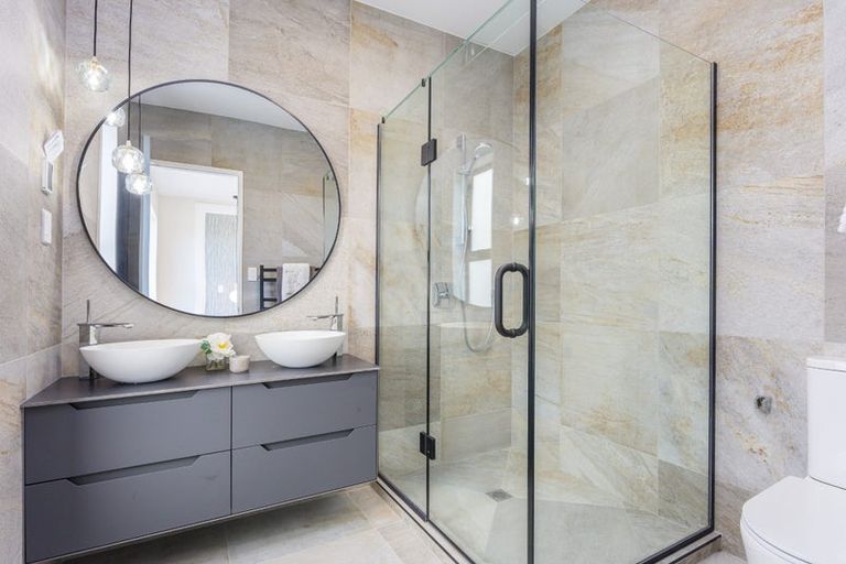 Photo of property in 128 Skulander Crescent, Orewa, 0931