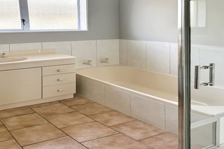 Photo of property in 4 Knightsbridge Place, Taradale, Napier, 4112