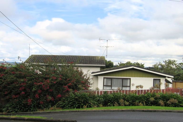 Photo of property in 21 Pohutukawa Avenue, Shelly Park, Auckland, 2014