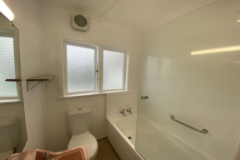 Photo of property in 2 Garden Road, Northland, Wellington, 6012