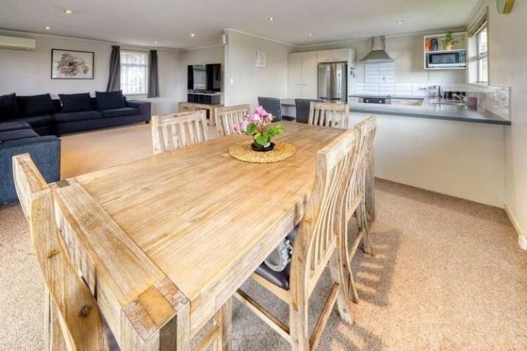 Photo of property in 32 Glenbervie Crescent, Massey, Auckland, 0614