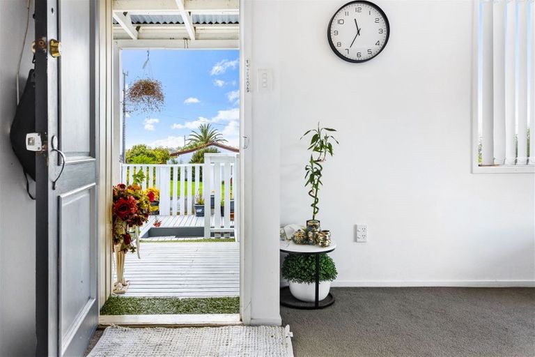Photo of property in 323 Triangle Road, Massey, Auckland, 0614