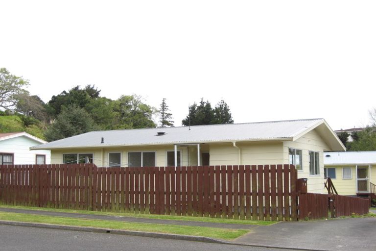 Photo of property in 4 Brixham Place, Merrilands, New Plymouth, 4312