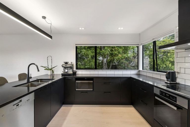 Photo of property in 25 Maritime Terrace, Birkenhead, Auckland, 0626