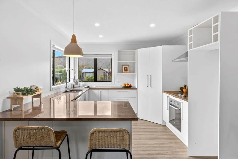 Photo of property in 4 Bell Street, Lake Hawea, Wanaka, 9382