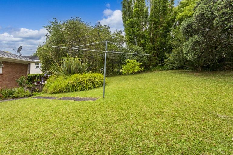 Photo of property in 4 Ayton Drive, Totara Vale, Auckland, 0629