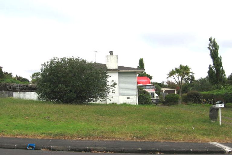 Photo of property in 13 Kaikoura Street, Henderson, Auckland, 0612