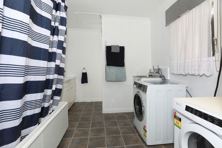 Photo of property in 10 Ngareta Street, Marton, 4710