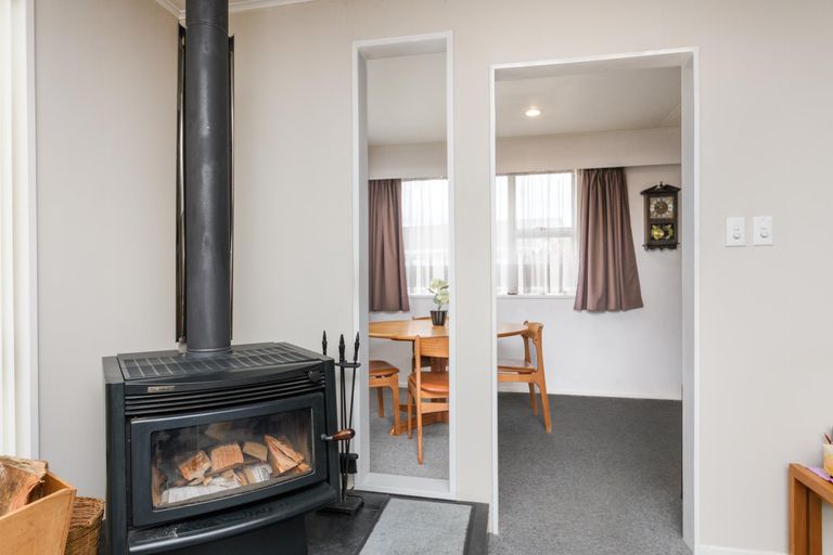 Photo of property in 1 Essex Place, Milson, Palmerston North, 4414
