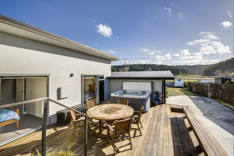 Photo of property in 268 Whirinaki Road, Eskdale, Napier, 4182