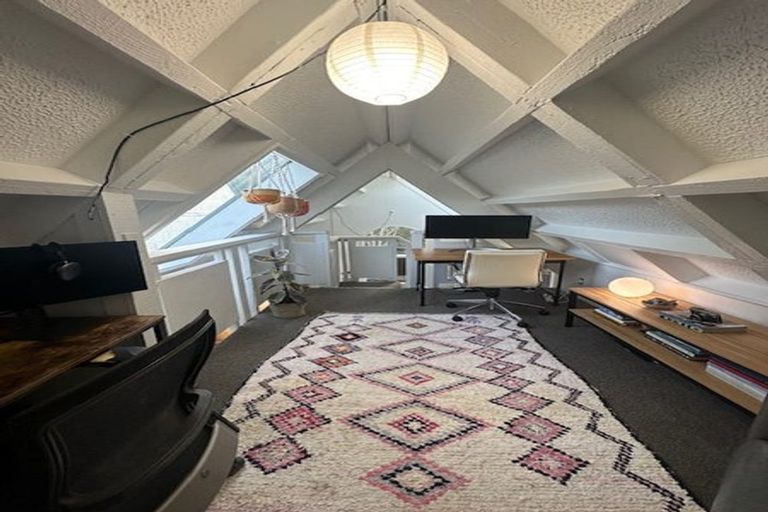 Photo of property in 2/62 South Karori Road, Karori, Wellington, 6012