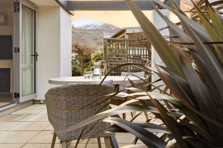 Photo of property in 13 Meadowbrook Place, Wanaka, 9305