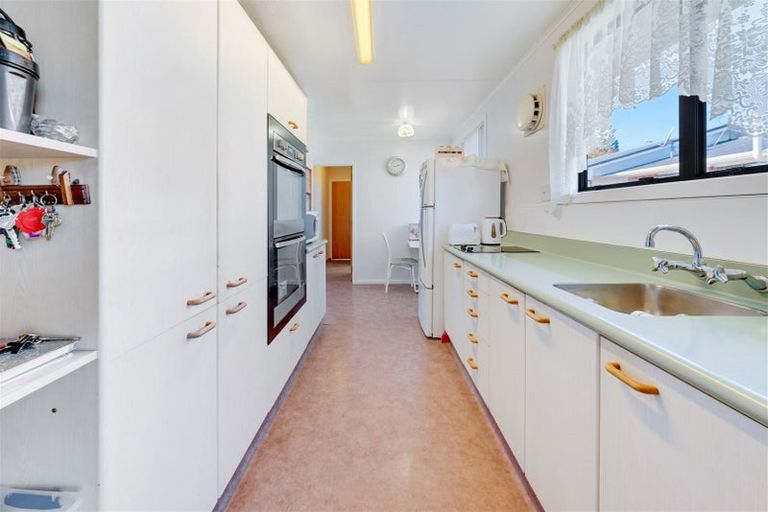 Photo of property in 1 Kowhai Avenue, Mangere Bridge, Auckland, 2022