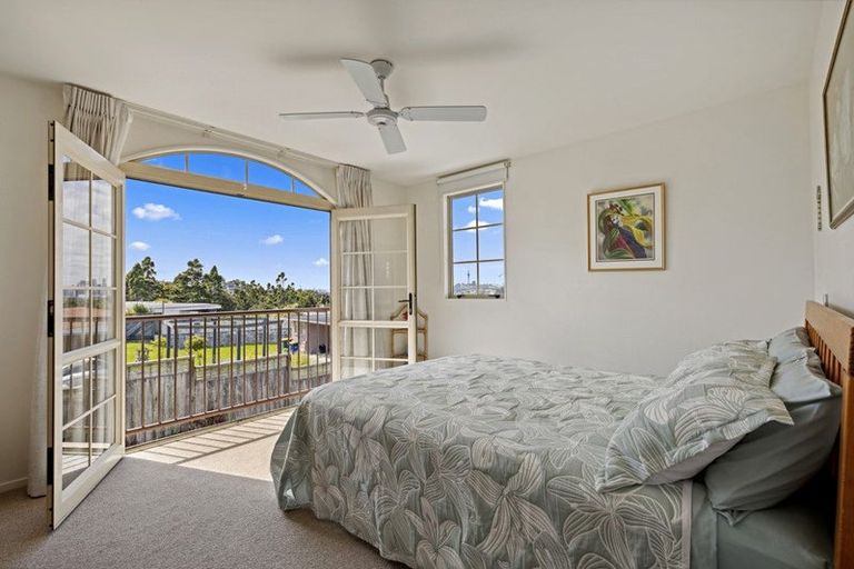 Photo of property in 3/24 Wernham Place, Northcote, Auckland, 0626