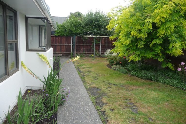 Photo of property in 35 Chipping Lane, Redwood, Christchurch, 8051