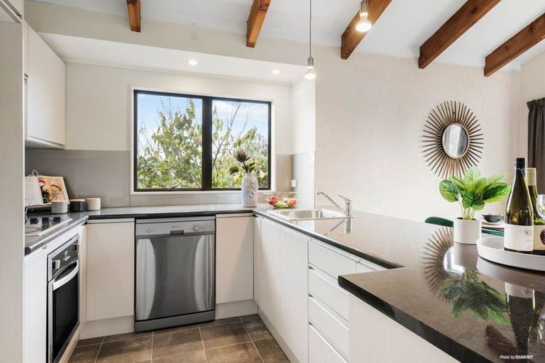 Photo of property in 7 Vera Road, Te Atatu South, Auckland, 0610