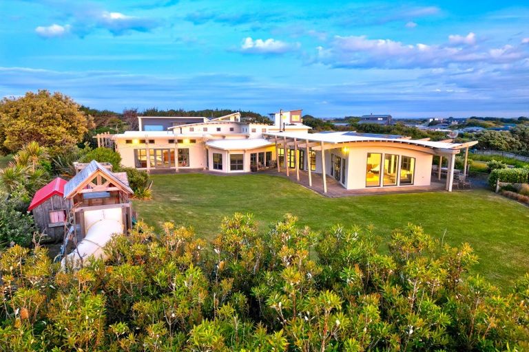 Photo of property in 31 Longbeach Drive, Castlecliff, Whanganui, 4501