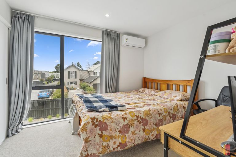 Photo of property in 2 Mikoikoi Crescent, Mangere Bridge, Auckland, 2022