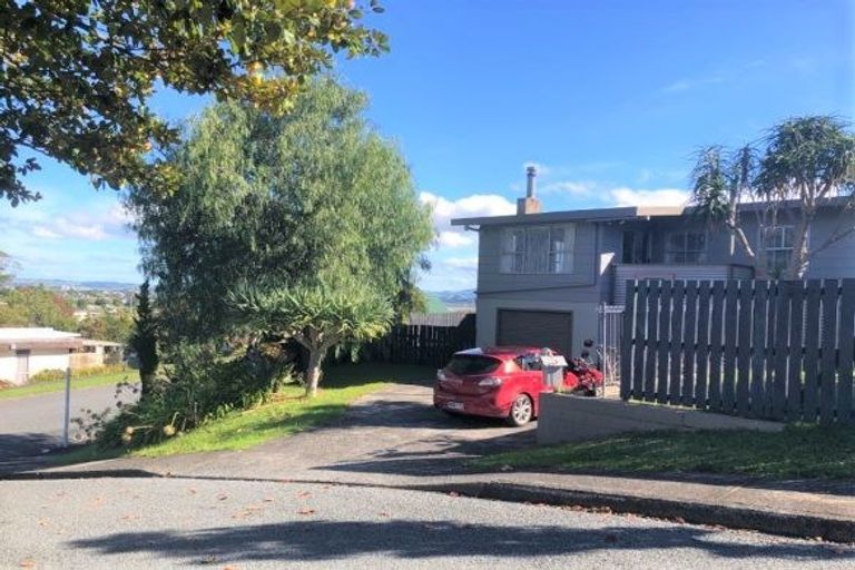 Photo of property in 1 Moa Place, Onerahi, Whangarei, 0110